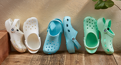 crocs amanora